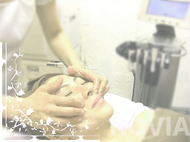 顔筋マッサージ